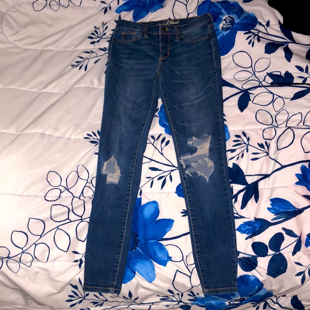 Universal thread ripped jeans